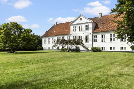 Forårsbryllup på Hindemae Gods i grønne omgivelser